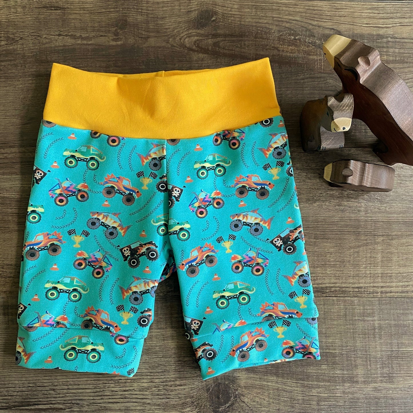 Rock Daisies - Warmer Fabric - Knee Shorts