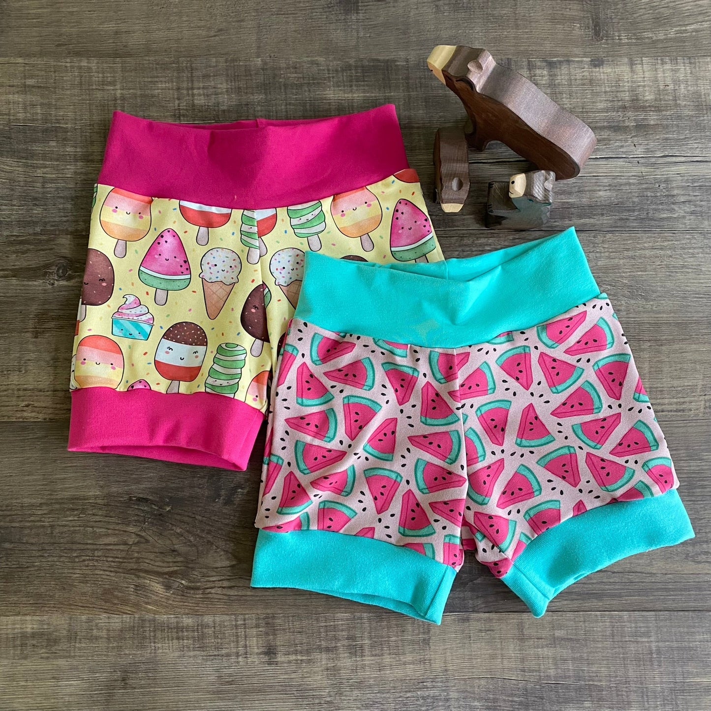 Rock Daisies - Warmer Fabric - Shortie Shorts